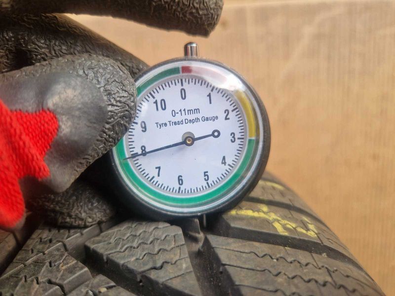 2 Anvelope de iarnă Continental R17 215/65 DOT0119