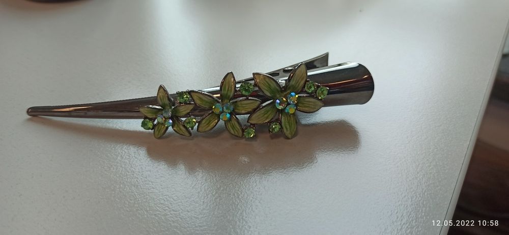 Заколка с камнями