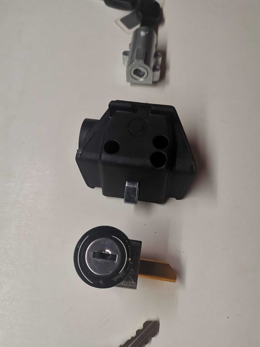 GIANT-Заключване за батерии