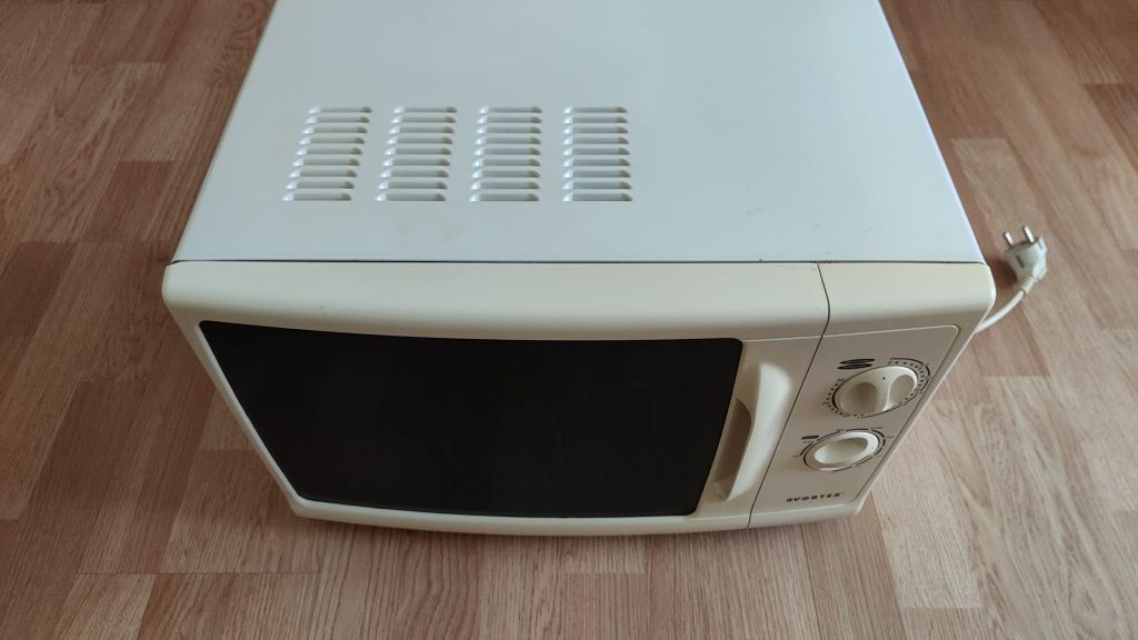 Cuptor cu microunde Vortex
