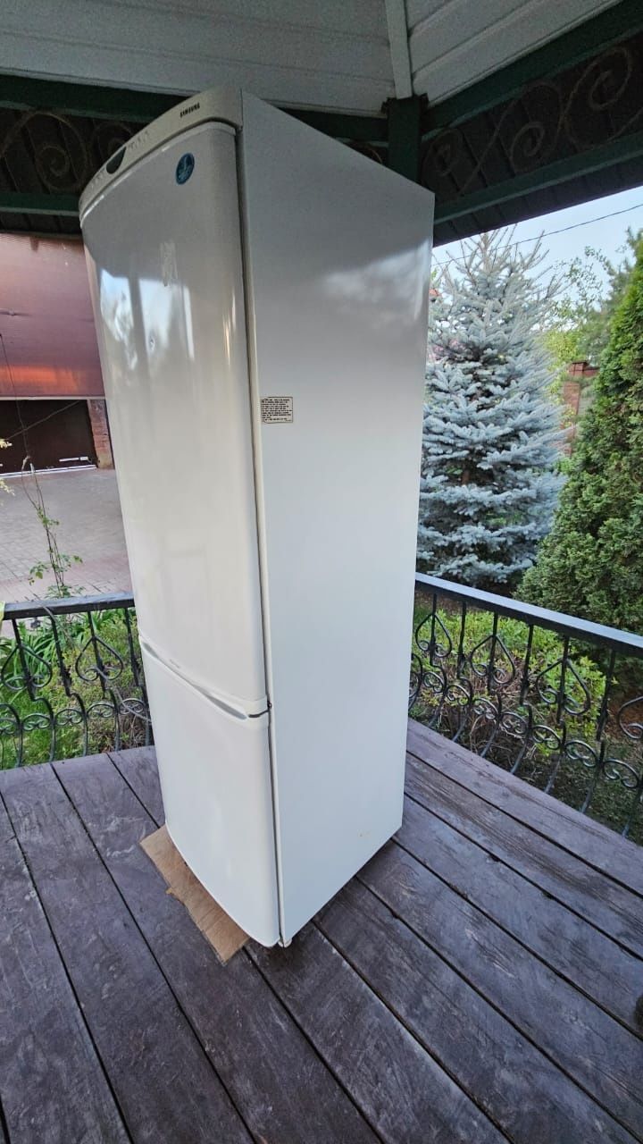 Холодильник продам Samsung