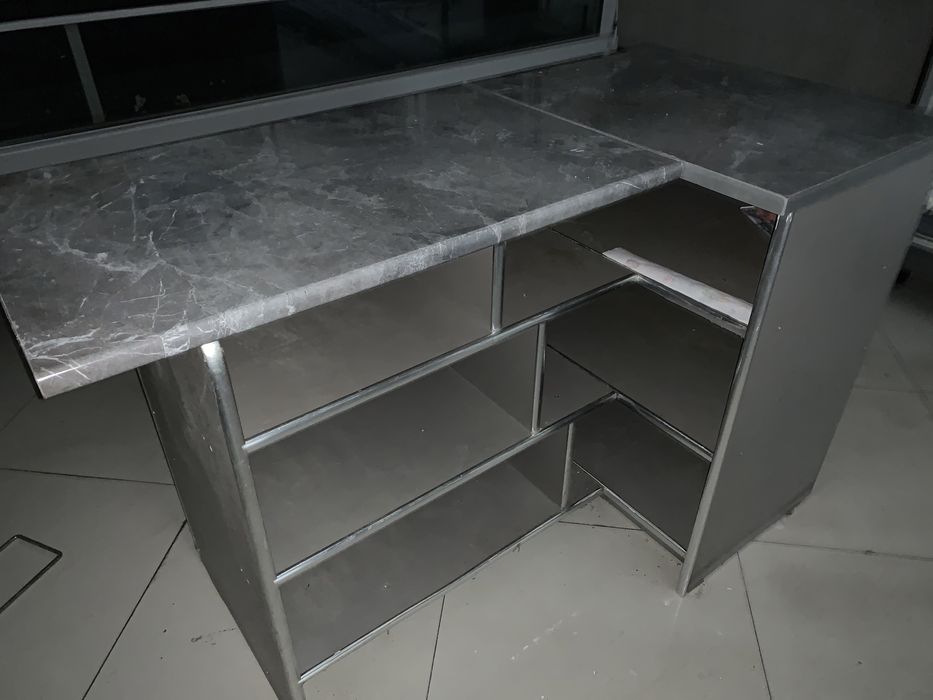 Продам столы-прилавки в отделы