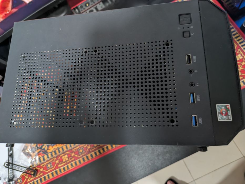 Vand carcasa PC pentru gaming sau office URGENT!!