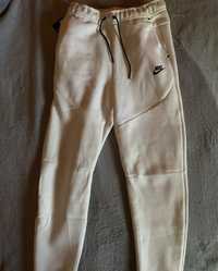 Pantaloni Tech Fleece Alb Creamy