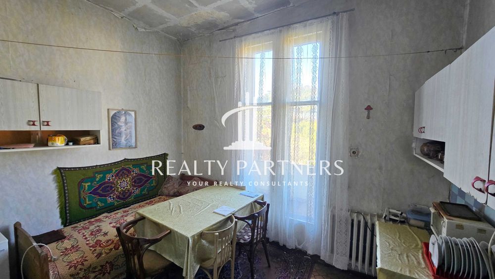 Тристаен апартамент в кв. Изток, гр. Перник