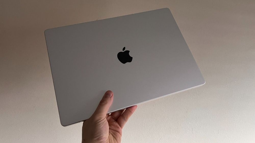 MacBook Pro 16″ M1 Pro / 16GB / 512SSD — Идеал, 93% батарея, не ремонт