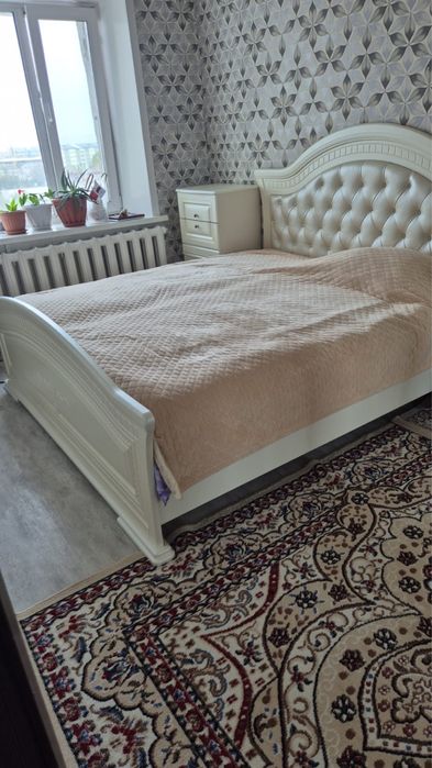 Продам спальный гарнитур