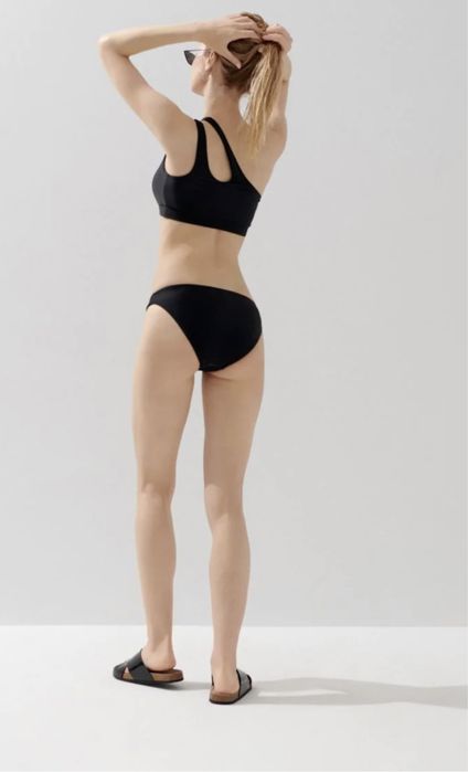 Нов черен бански