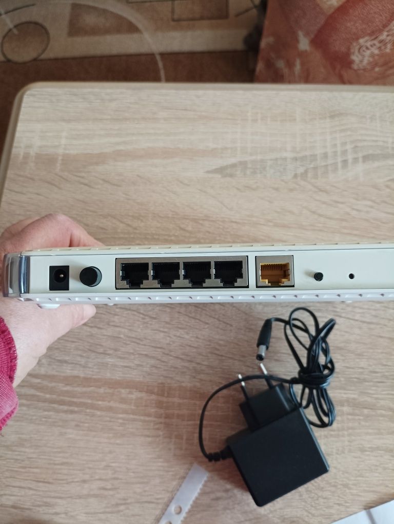 Продавам рутер Netgear WPN824