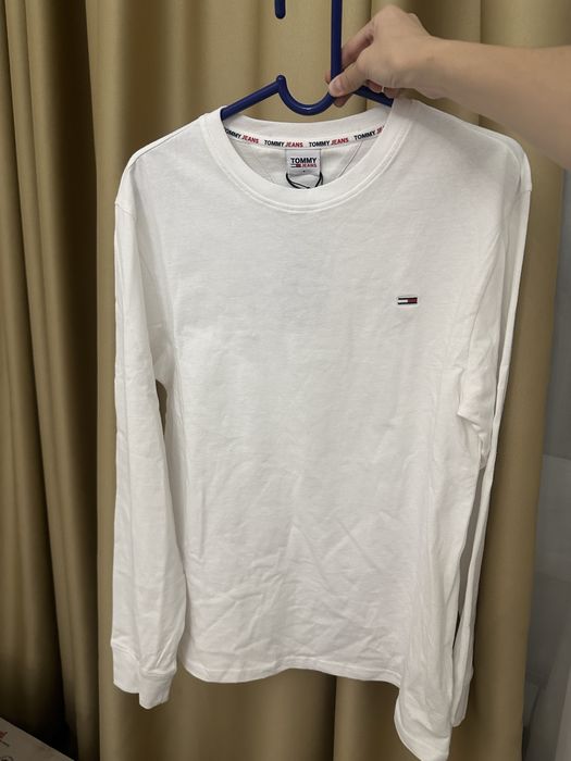 Белый лонгслив Tommy Hilfiger