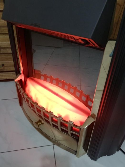 Електрическа камина с реалистична имитация на пламък!