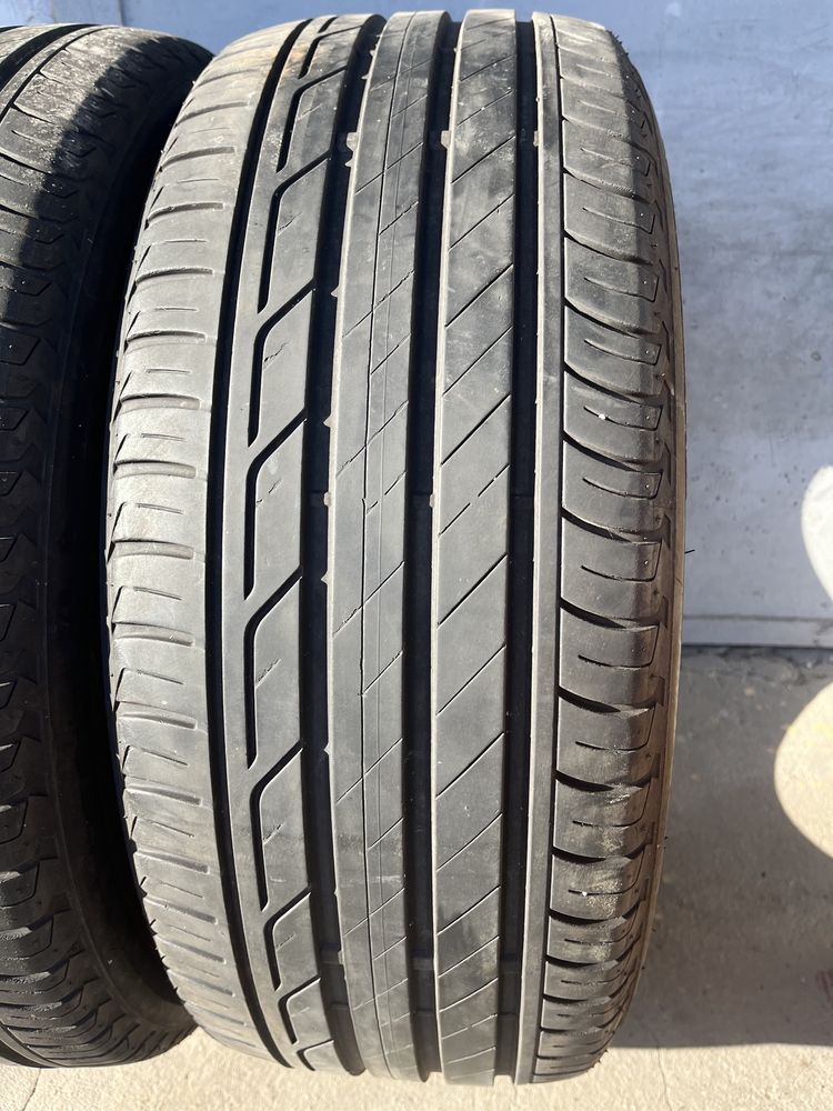 2 бр. летни гуми 215/50/18 Bridgestone DOT 1119 5 mm