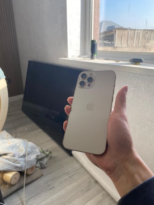 Продается айфон 12 про макс на 256 гб