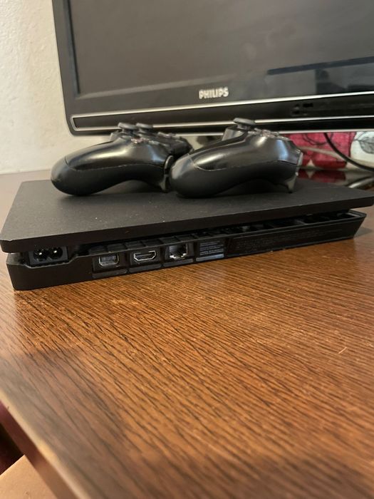 Ps4 slim 860gb 2 manete și un joc la alegere