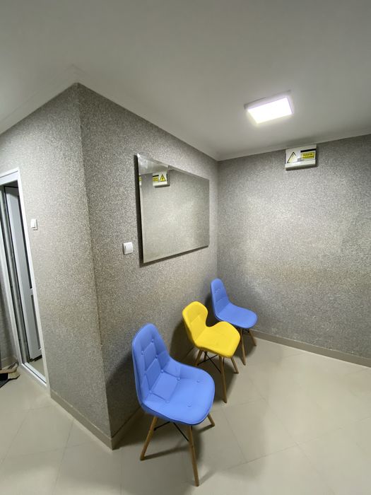 Ofer spre închiriere o cameră in incinta unui salon de înfrumusețare.