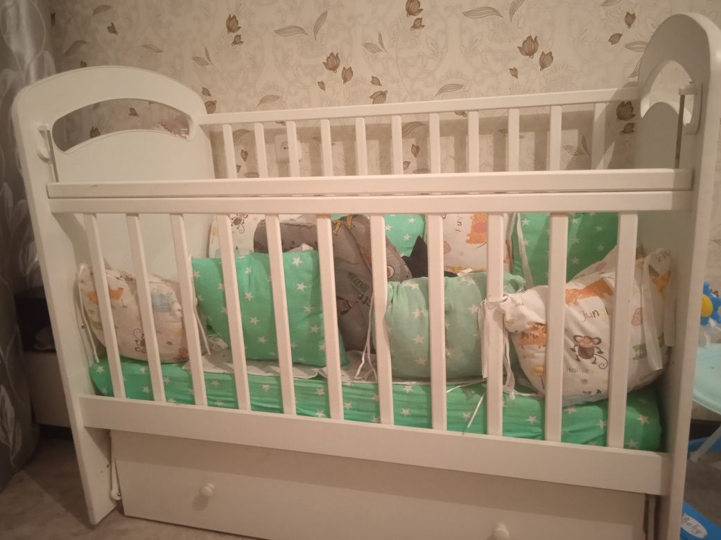 Продается многофункциональная стенка.