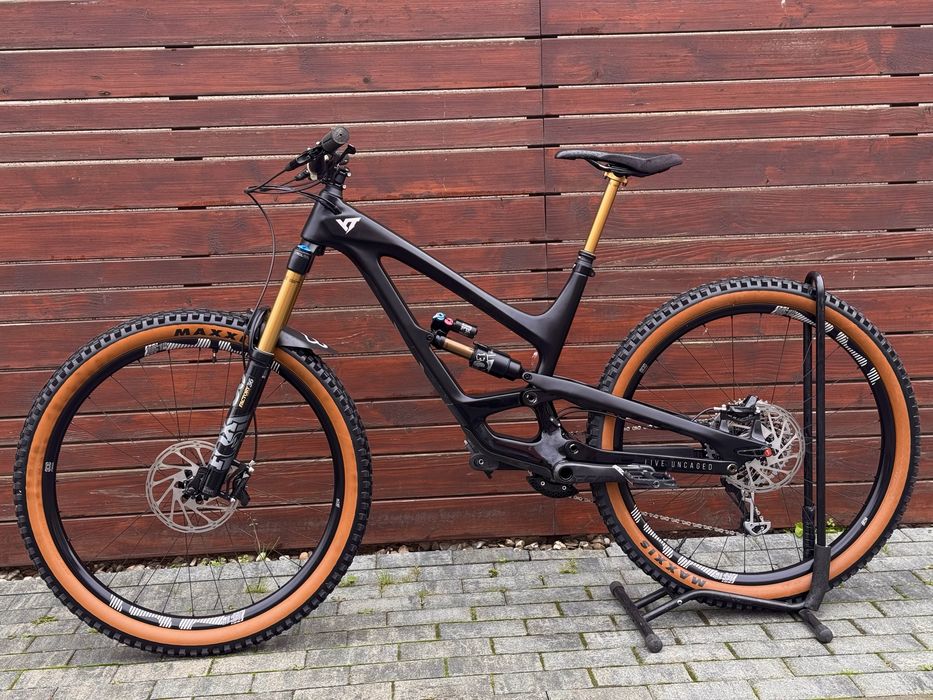 YT Capra pro race bicicleta enduro downhil freeride nu canyon cube