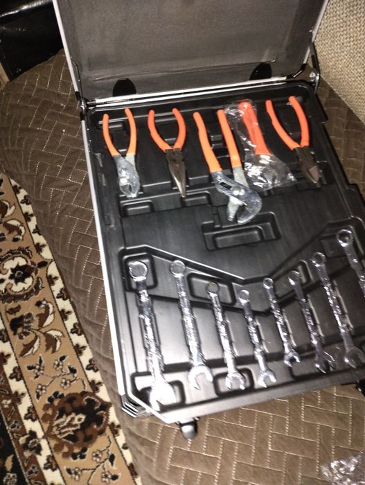 Чемодан с инструментами