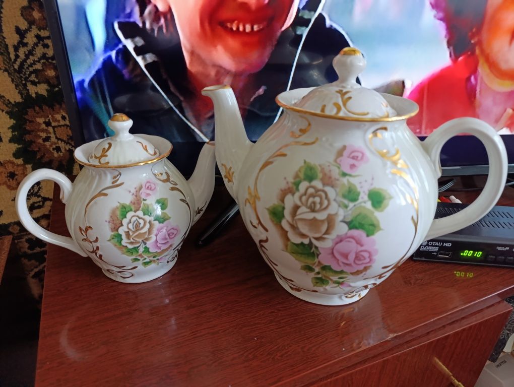 Продам чайник и заварник.