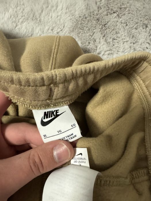 Pantaloni Nike Maro deschis