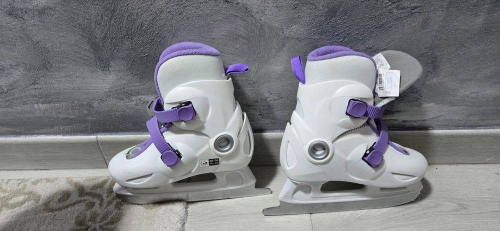 Vând patine reglabile