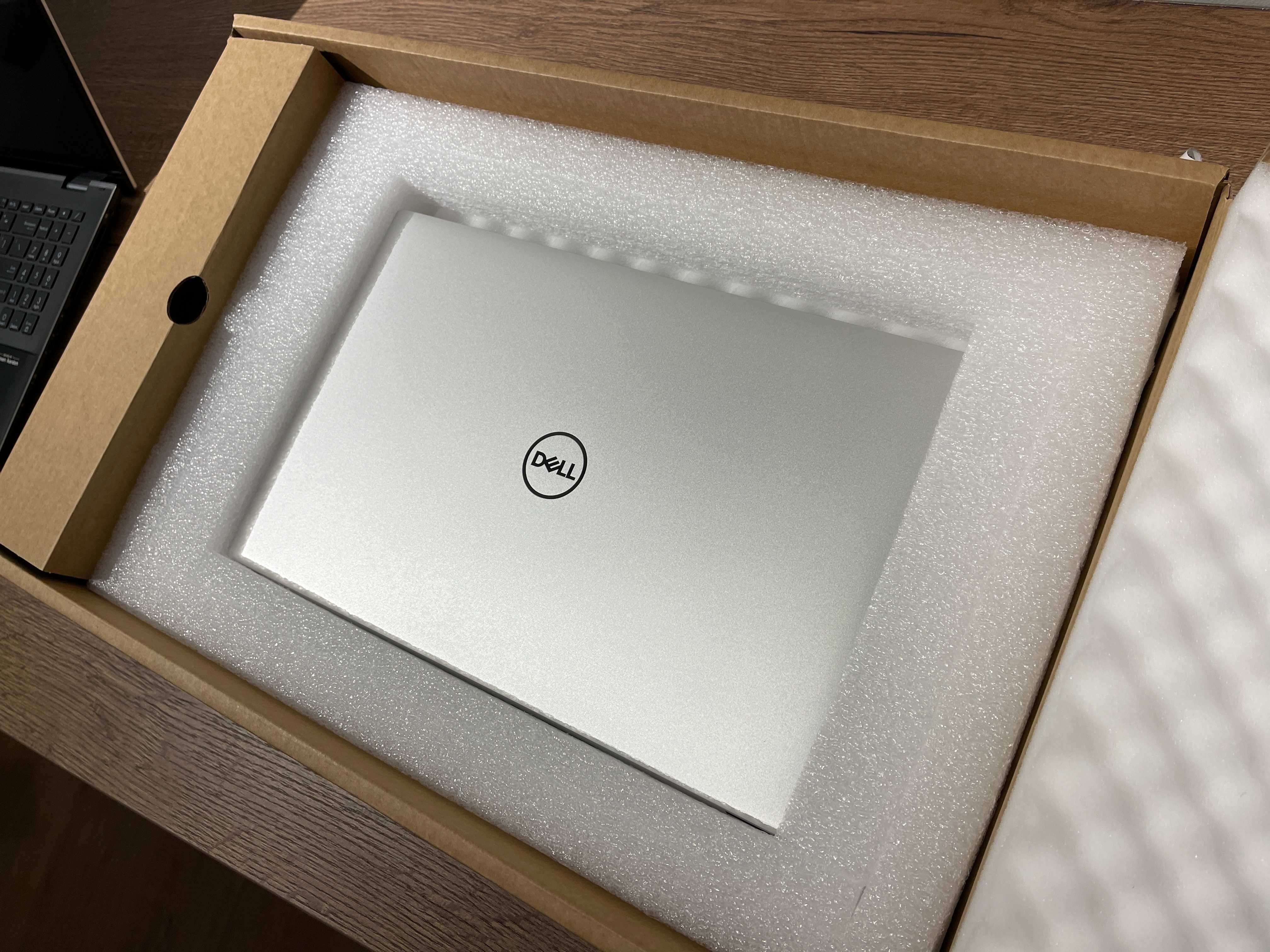 Dell XPS 15 9530 OLED 3.5K i9-13900H 32GB Ram NVIDIA RTX 4060 8GB 1TB