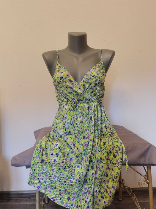 Lot Haine marimea XS 20 bucati majoritatea cu eticheta