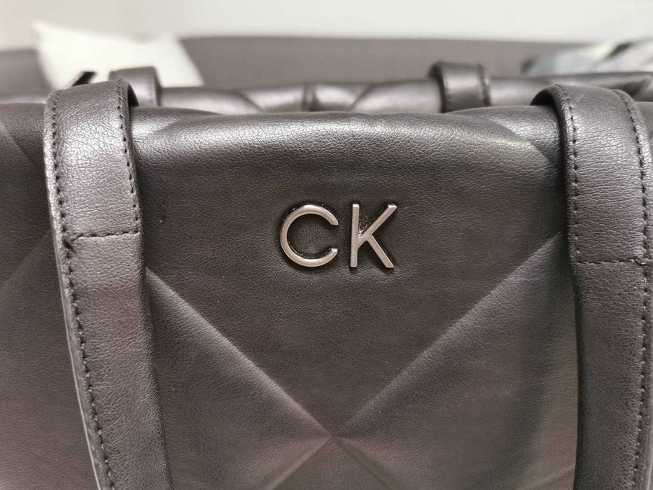 Чанта Calvin Klein CK, черна, събира лист А4