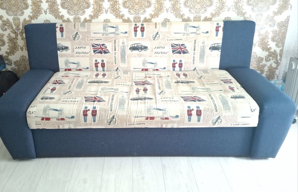 Продаю  диван книжка в хорошем состоянии