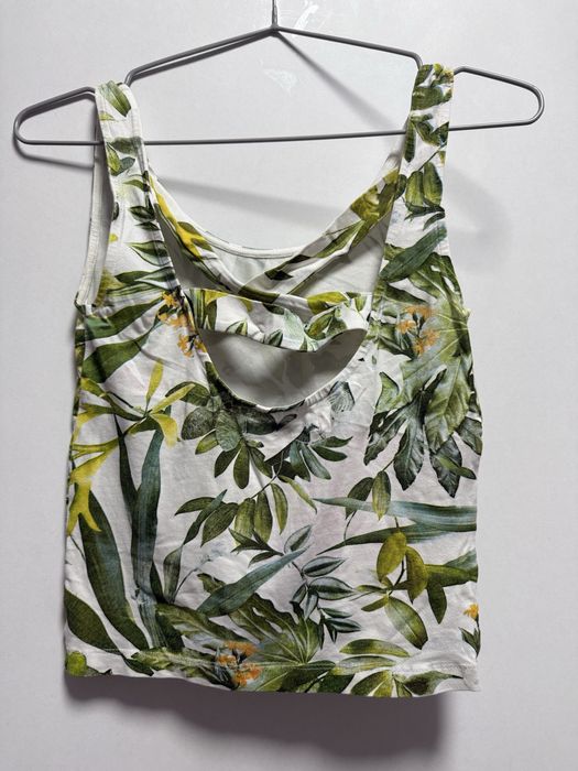 4 атрактивни потници и тениски