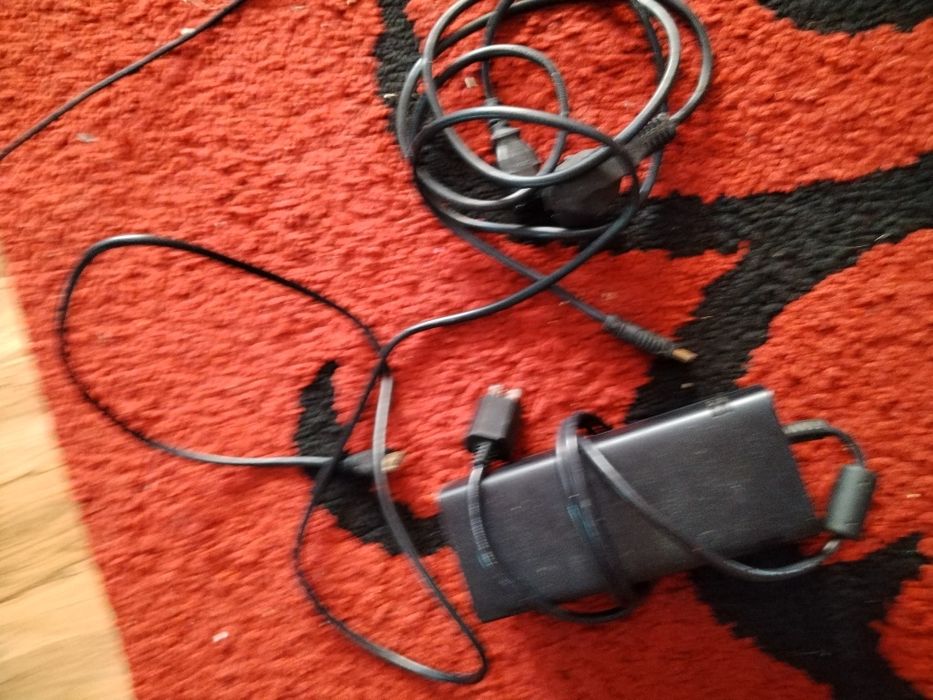 Vând Xbox 360 și două telefoane de piese