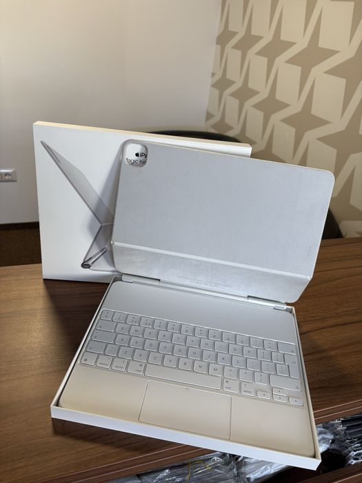Apple Magic Keyboard / 12.9 inch / White / Foarte bun