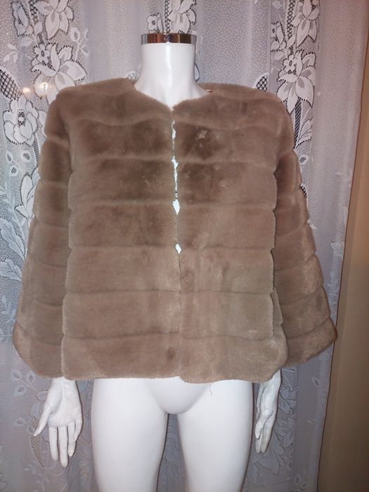 Елеци и палта от естествен и изкуствен косъм