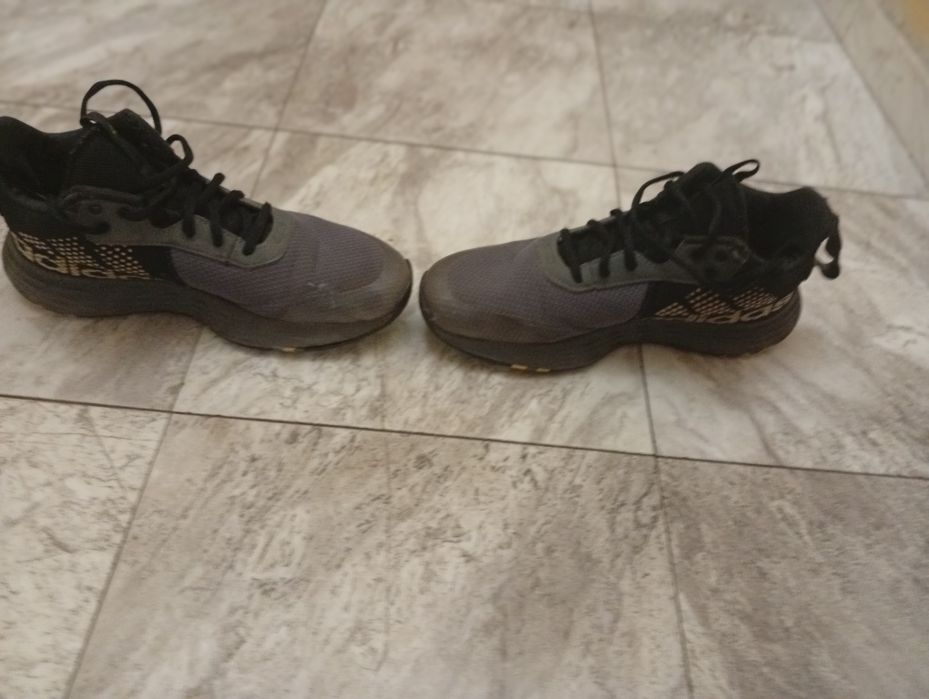 Маратонки Адидас в добро състояние.