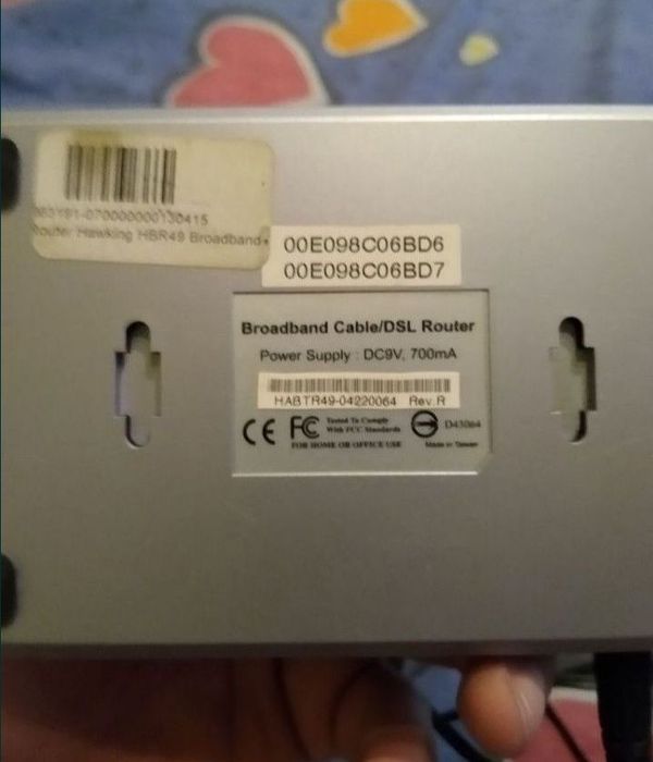 Router perfect functional, cu 4 porturi, model Howking HBR49