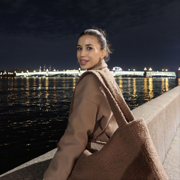 Репетитор английского, русского языка и литературы.