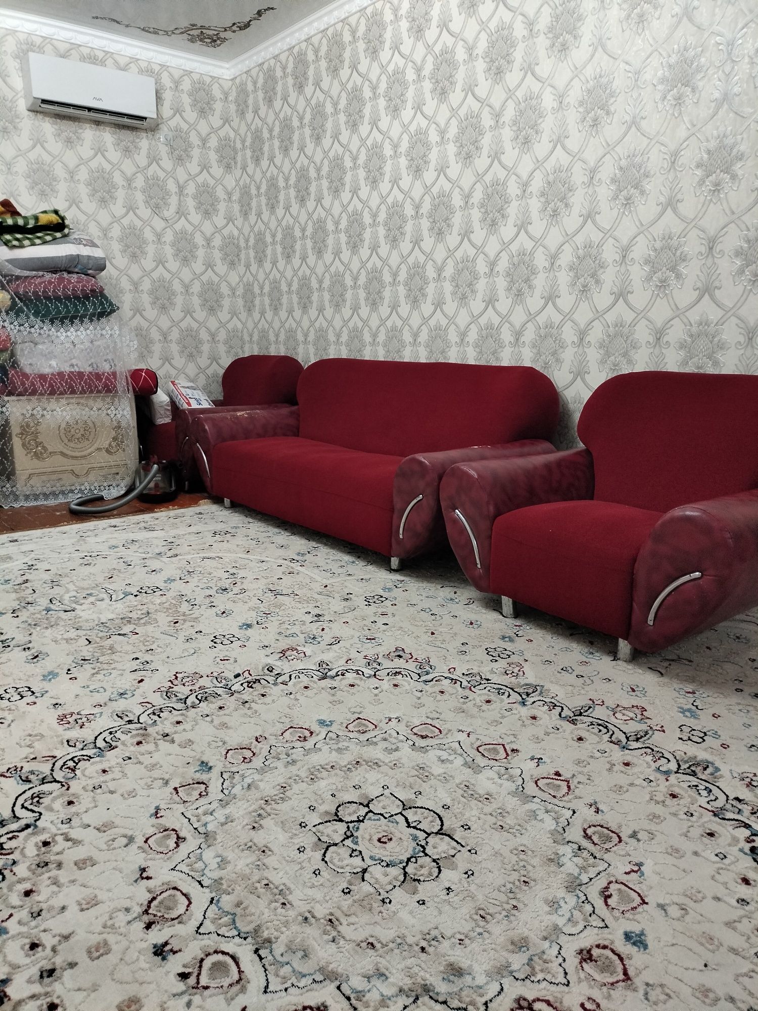 Срочно!!! Диван с двумя креслом