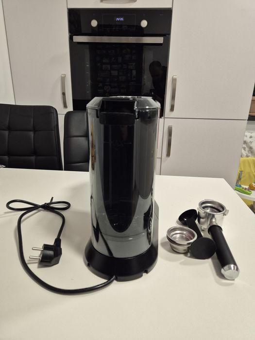 Espressor manual De'Longhi Dedica Style EC 685, 1300 W, 15 bari, 1.1 l