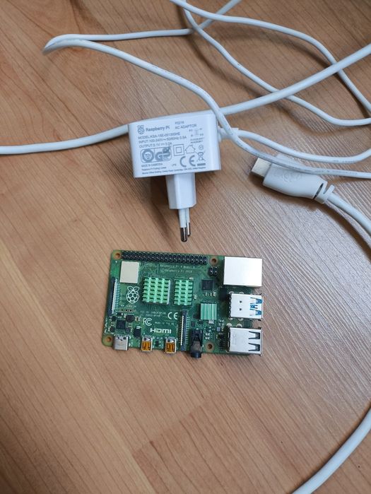 Raspberry Pi 4 Model B 4GB cu sursa originala si cablu HDMI