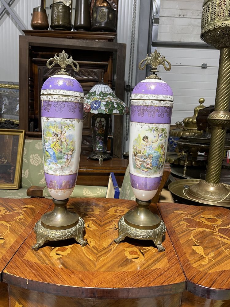 Vase decorative din portelan pictat manual cu ornamente din bronz