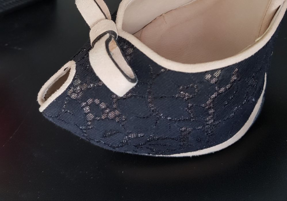 Pantofi bej dantela fundita Zara