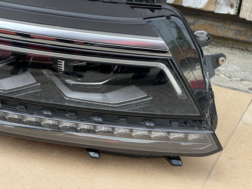 Оригинален Фар VW Tiguan 5NA 5NB941082E