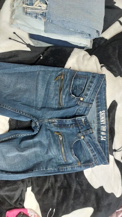 Blugi marca mărimea s