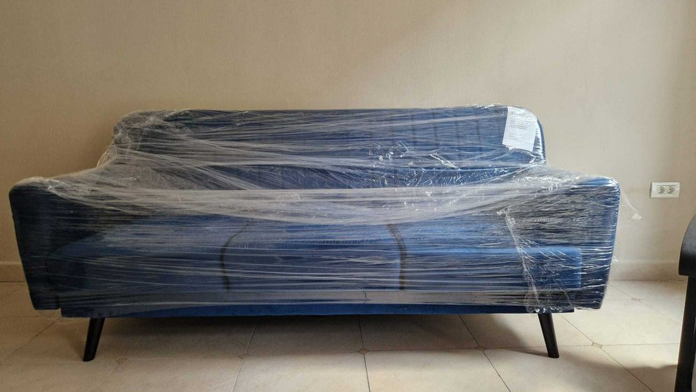 Canapea fixă culoare bleumarin de la Mobexpert - nouă cu folie