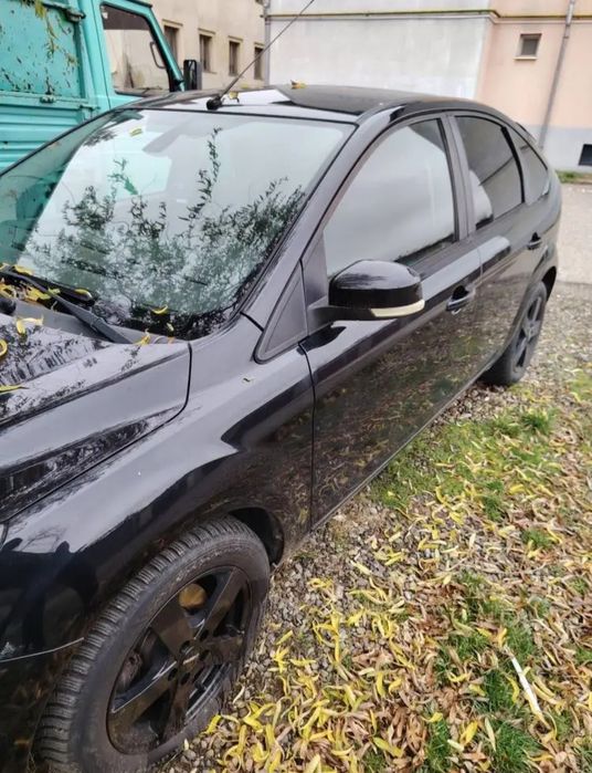Vând Ford focus an 2010 model ghia. Mai multe detalii la telefon.