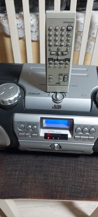 Vând sistem Boombox JVC RV-NB10B în stare perfectă de funcționare