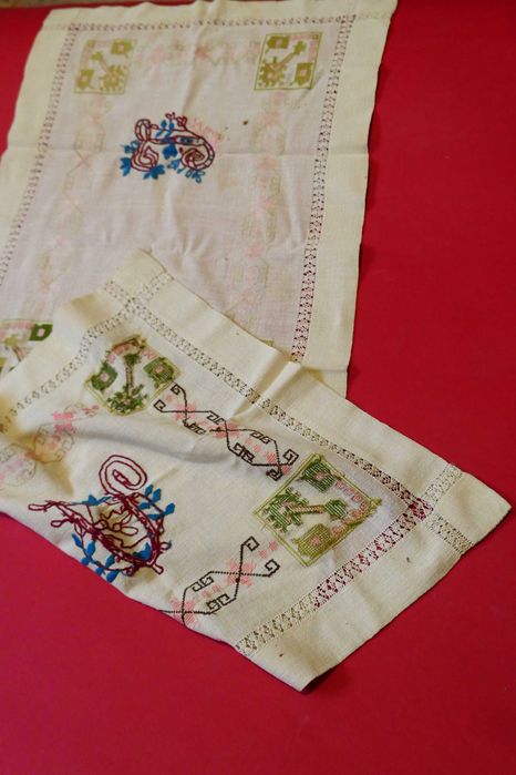 Fata de masa veche model tip ie Taranesca lucrata manual