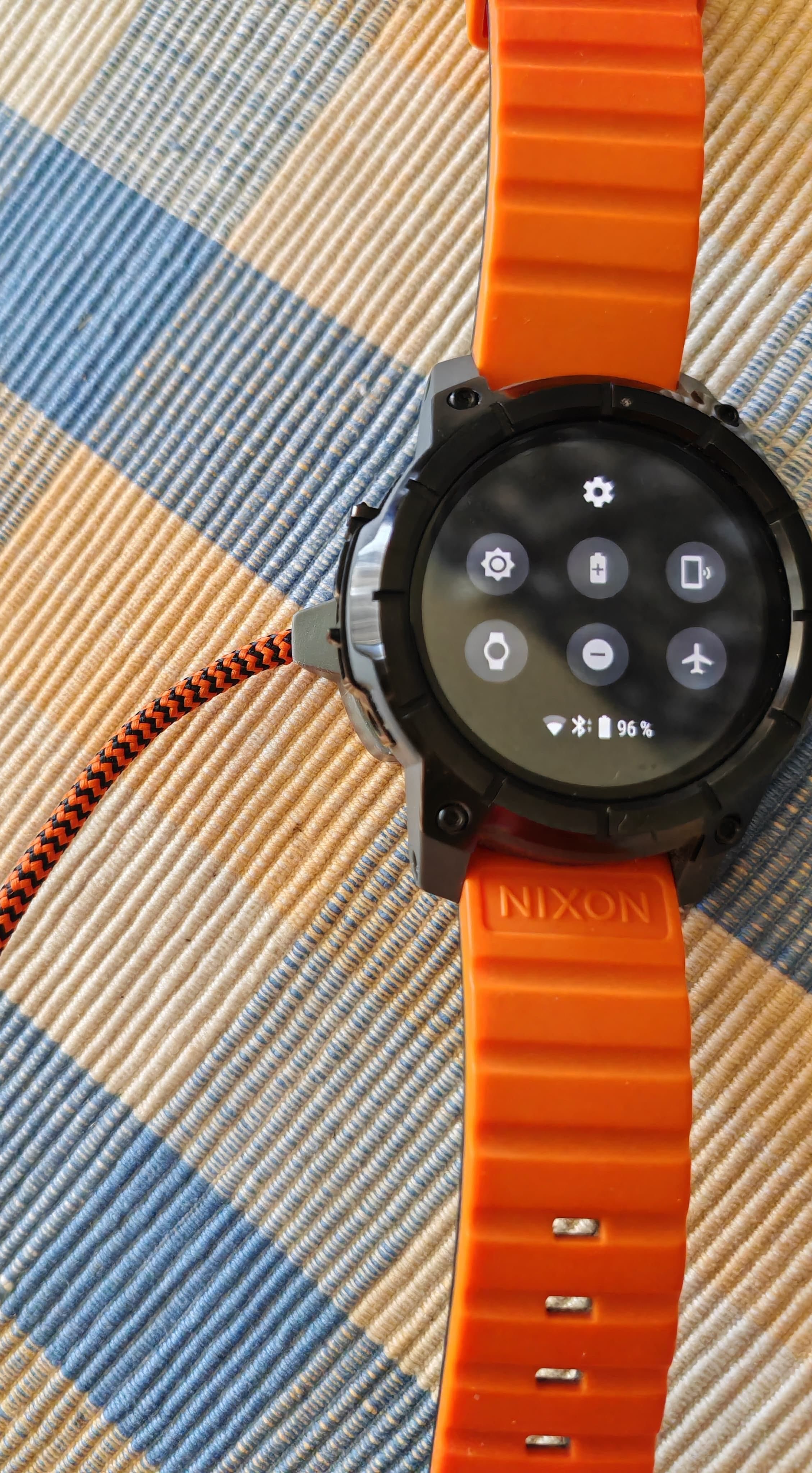 Smartwatch NIXON the Mission, stare foarte bună funcțional și optic