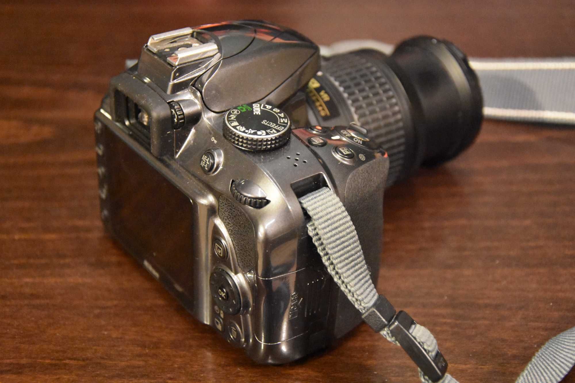 Продавам фотоапарат Nikon D3300 + обектив Nikkor 18-55