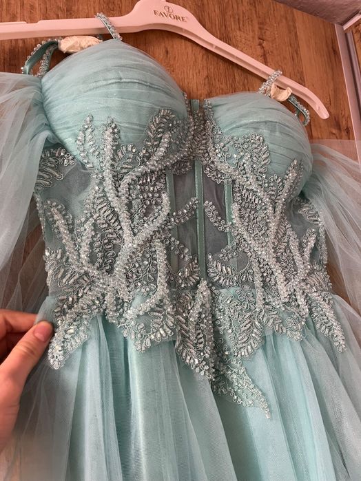 Бална тюркоазена рокля